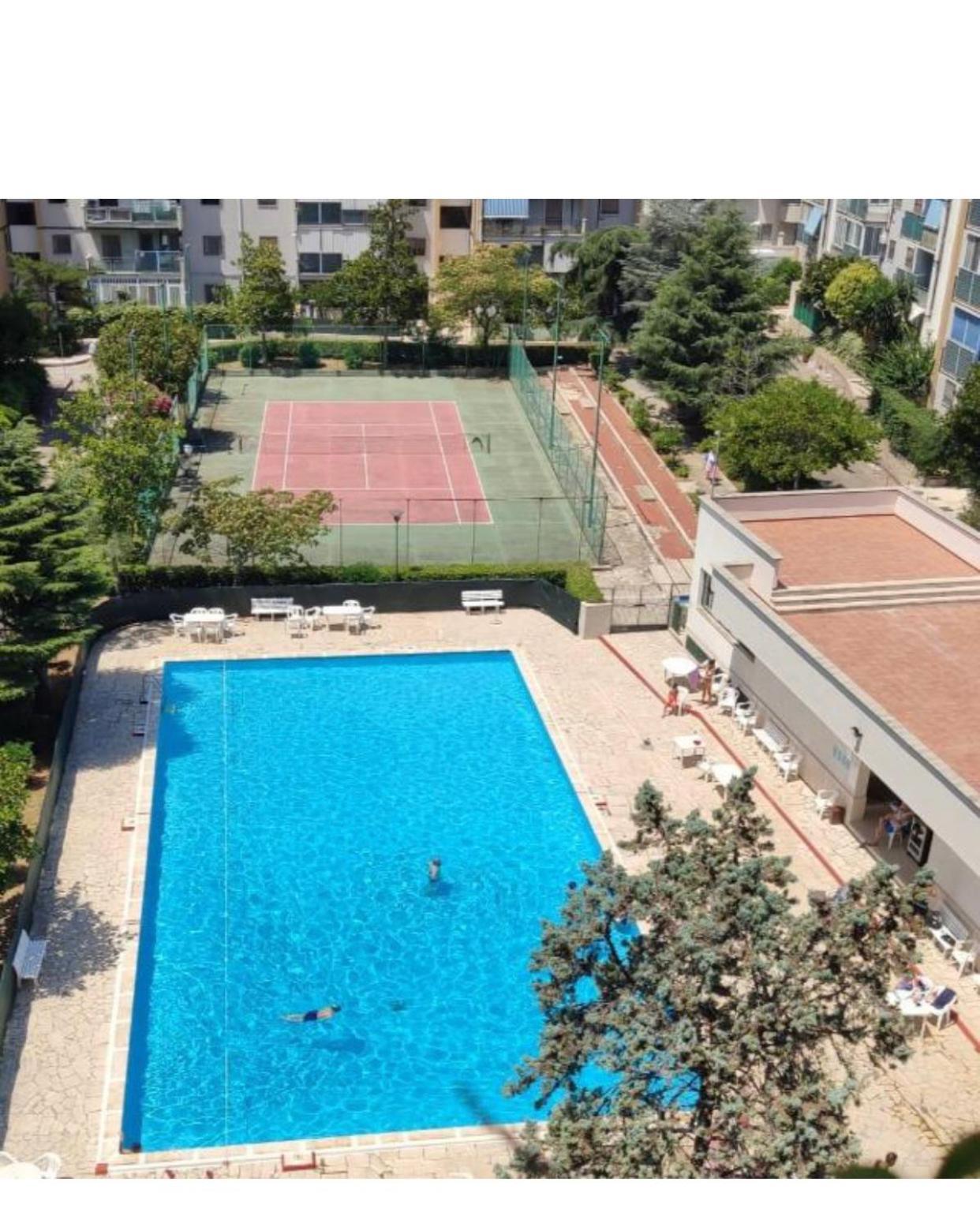 Luxus P4T Family 3 Bedroom With Pool, Tennis Court And Sauna Brindisi Kültér fotó